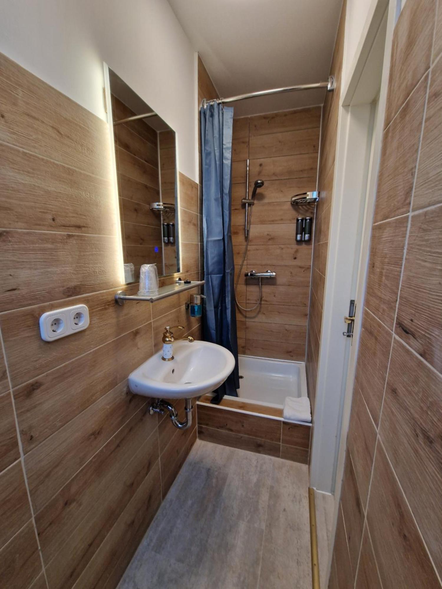 Twin Room Private Bathroom