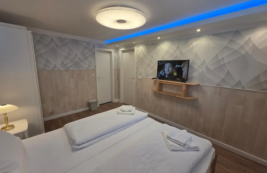 Hotel Kenny & Henry-1
